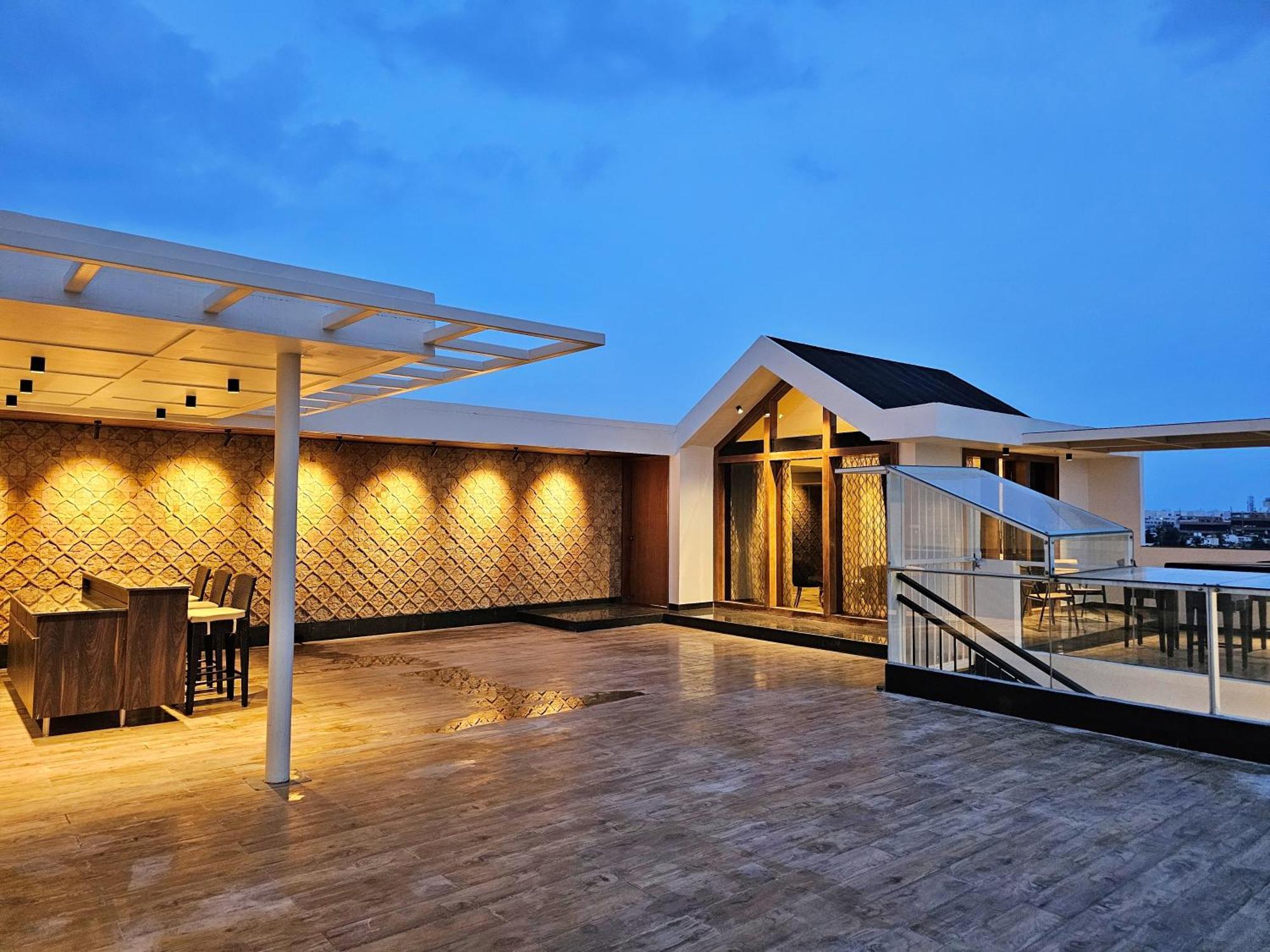 The Pentouz On 100 Feet Road Indiranagar - An Urban Luxury Retreat Apartment Bangalore Exterior photo