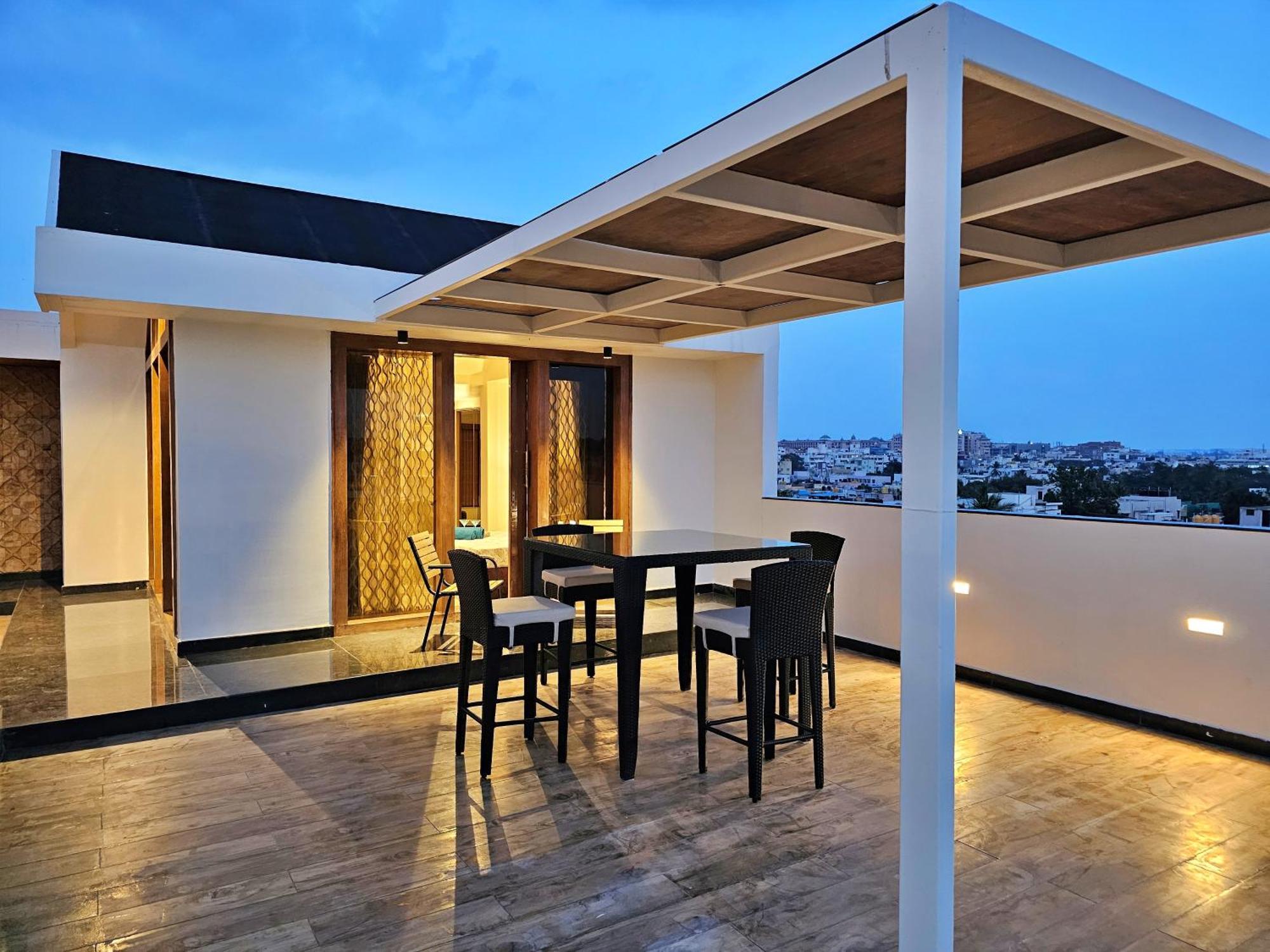 The Pentouz On 100 Feet Road Indiranagar - An Urban Luxury Retreat Apartment Bangalore Exterior photo